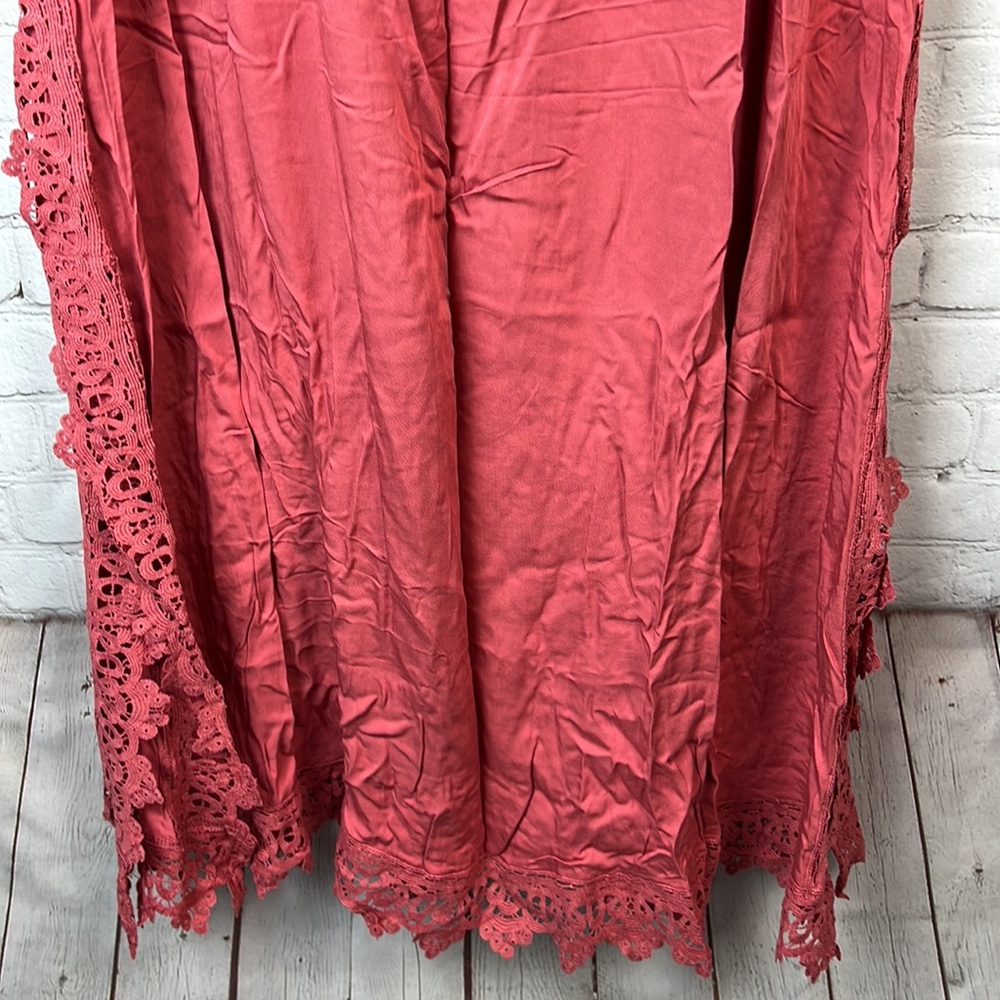 BloomChic Coral Midi Dress with Lace Trim - Picture 4 of 5